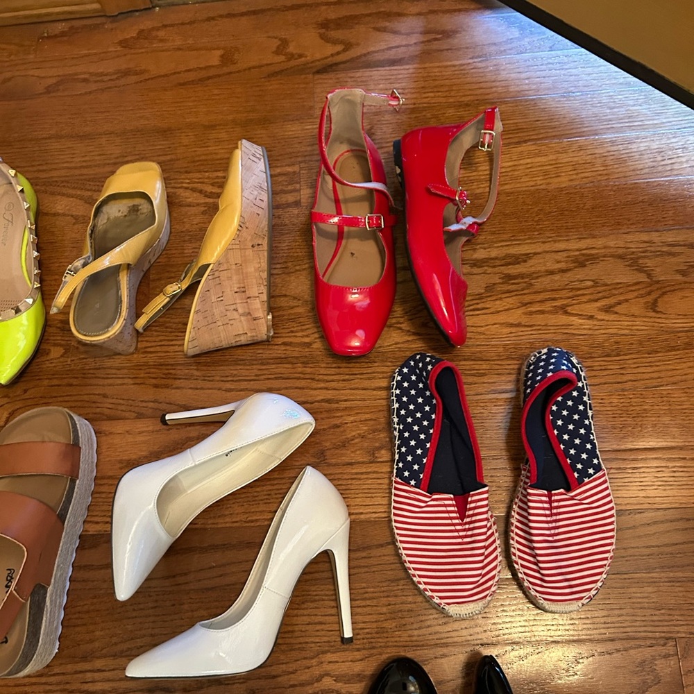 Lot of Womens summer shoes sz 6 asstd colors 11 pr